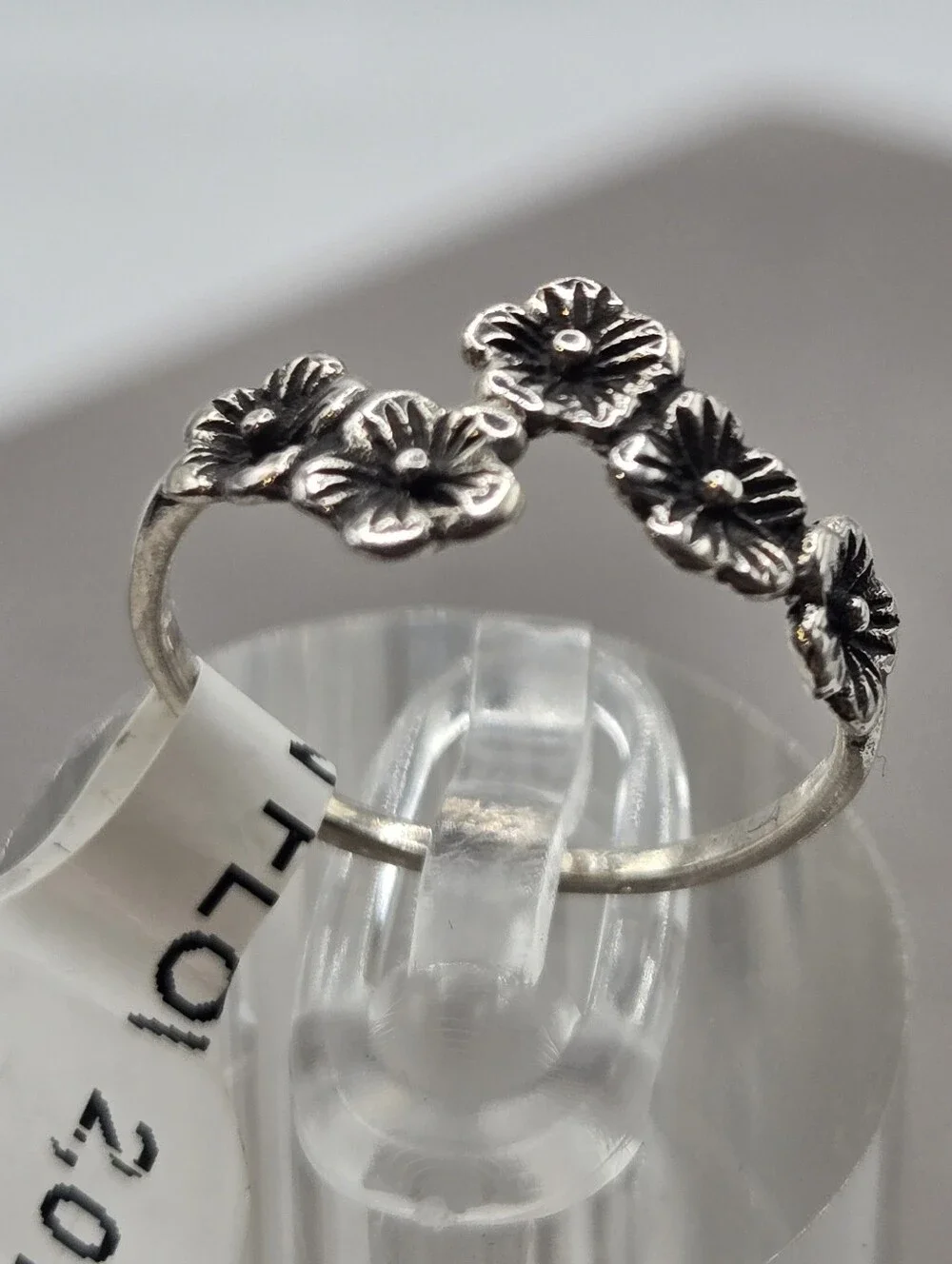 Sterling Silver Ring Row of Daisy Flowers size 8 Fairy Boho Dainty Delicate 925